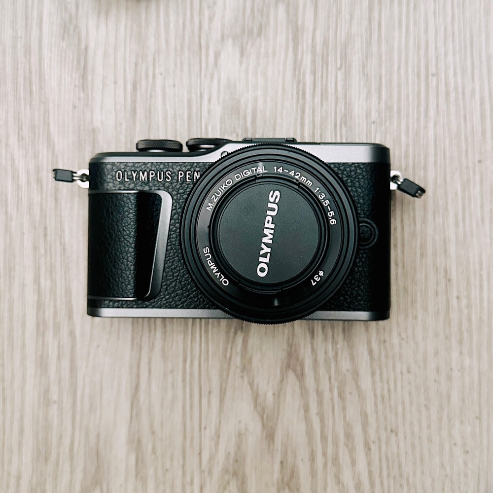 Olympus Pen E-PL10 Mirrorless Digital Camera (Black)